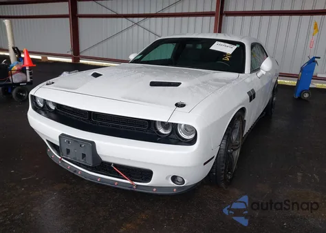 2021 Dodge Challenger Sxt z USA, uszkodzony, nr VIN 2C3CDZAG5MH573838